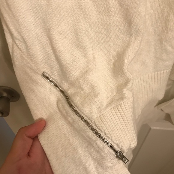 Sweater - Picture 4 of 4